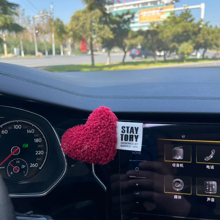 新款车载毛绒桃心爱心摆件饰前排后视镜冬天氛围高级感甜美挂饰品