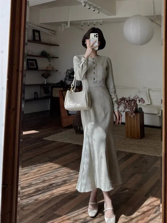蕾英俊-阳春清梦-秋季复古简约低弹灰牛仔高棉感金属扣鱼尾连衣裙