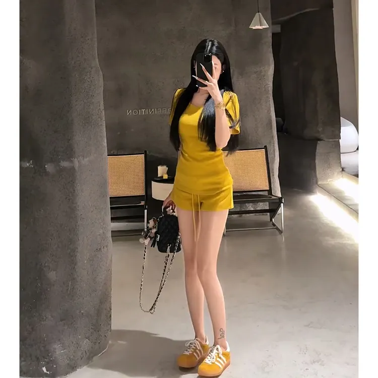 2025夏季新款女韩系穿搭V领修身短袖上衣百搭休闲高腰显瘦短裤子