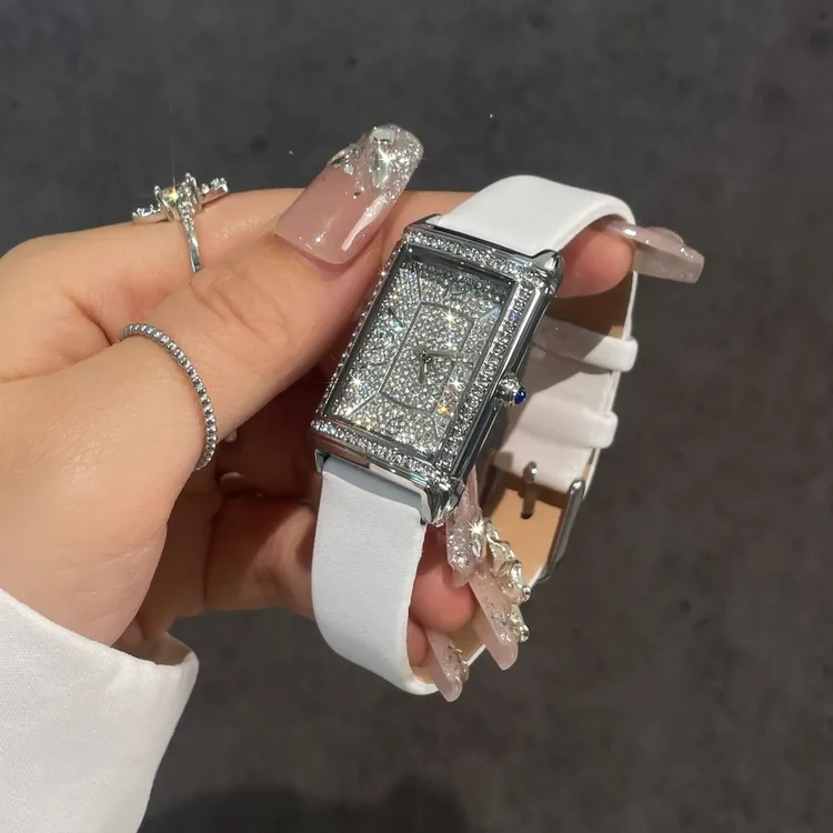 小蛮腰满天星手表女小众艺术女式女款2025新款品牌职场小众手表女