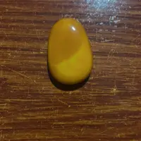 未镶嵌鸡油黄挂件原石