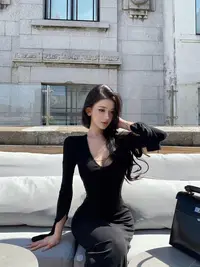 梦梦 MENGMENG｛曲线雕塑师 纯欲修身深U领露背针织长袖连衣裙}