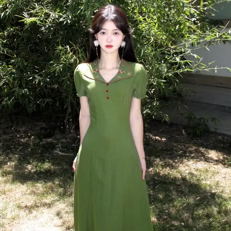 法式绿色翻领连衣裙子女夏季2025收腰显瘦长裙5326