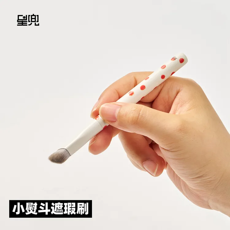 小熨斗遮瑕刷泪沟痘印黑眼圈遮盖便携短柄化妆刷绘本XD高光刷