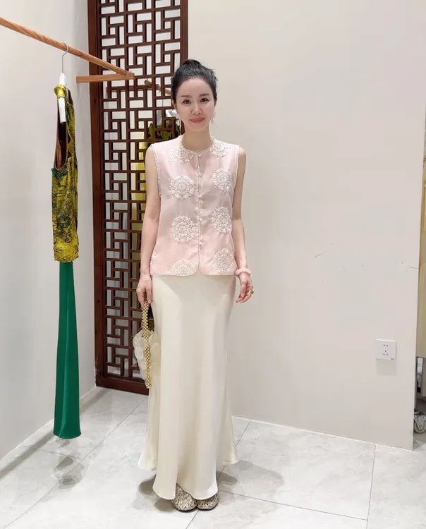 鑫燃KIKI 高级感拼接刺绣马甲 1053 ZHT