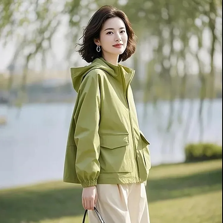 韩式新款设计感小个子显瘦减龄休闲连帽绿色外套女2026春秋短上衣