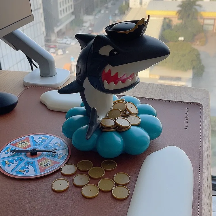 电动吓人大鲨鱼整蛊玩具趣味桌面多人聚会亲子游戏整人恶搞游戏