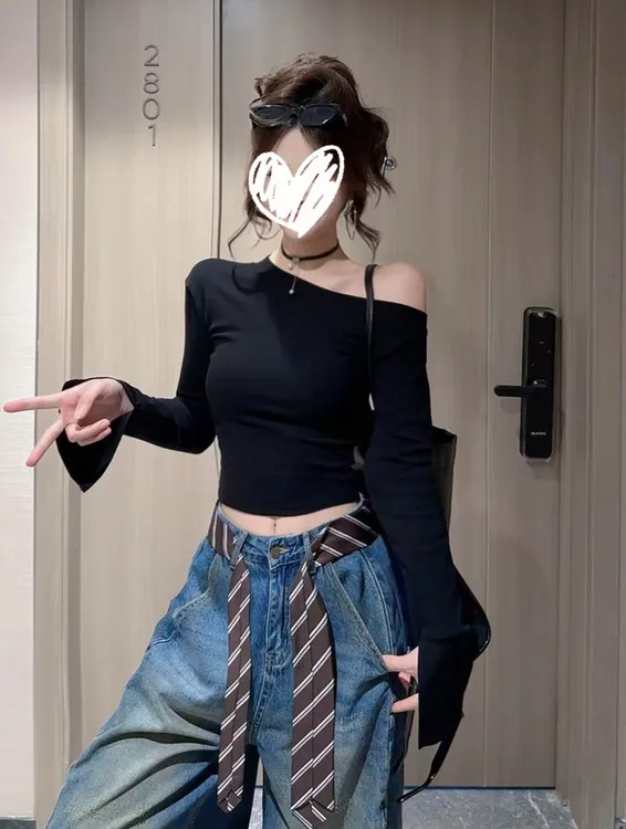 带垫肩~现货 早秋新品时尚百搭显瘦设计感辣妹斜肩上衣女长袖