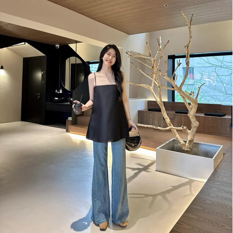 2025新款法式时尚气质优雅上衣夏季高级减龄清冷休闲宽松显瘦吊带
