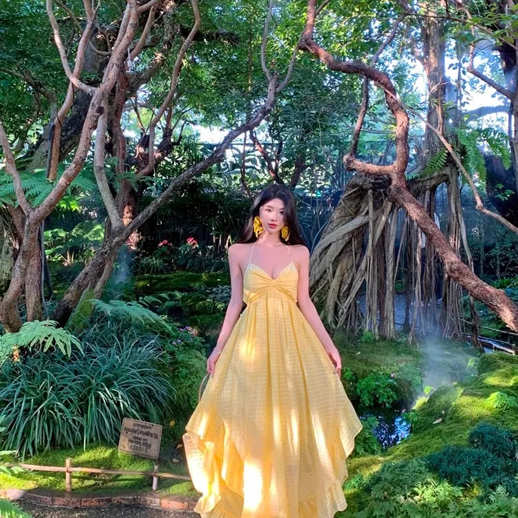 复古气质飘逸法式日常仙气公主风连衣裙女夏2025新款黄色露背不规
