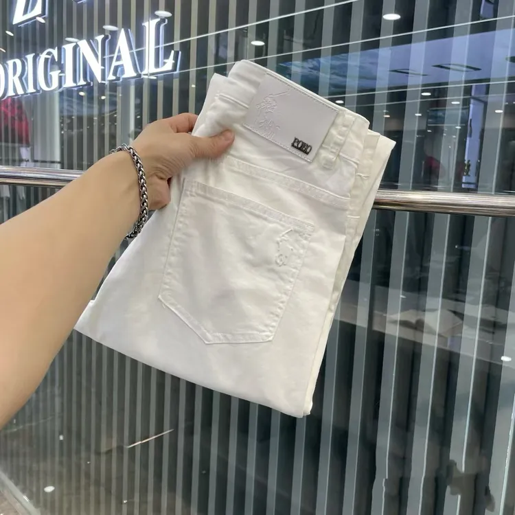 春夏薄款直筒白色牛仔裤简约时尚直筒休闲裤长裤男士潮牌穿搭