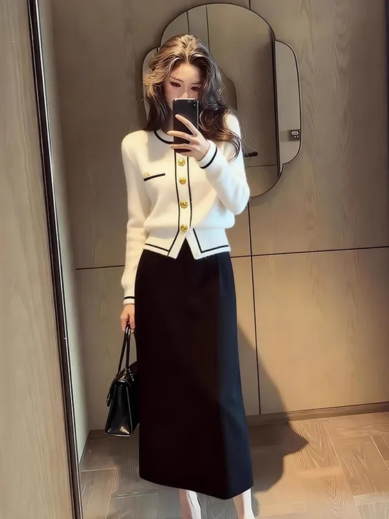 巨好看的秋冬穿搭2025独特漂亮时髦洋气高级感米色针织开衫上衣女