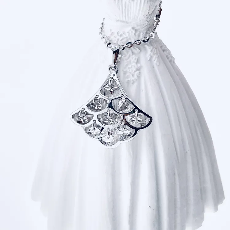 铂金Pt950七彩拉丝灵动裙子吊坠(不含项链)