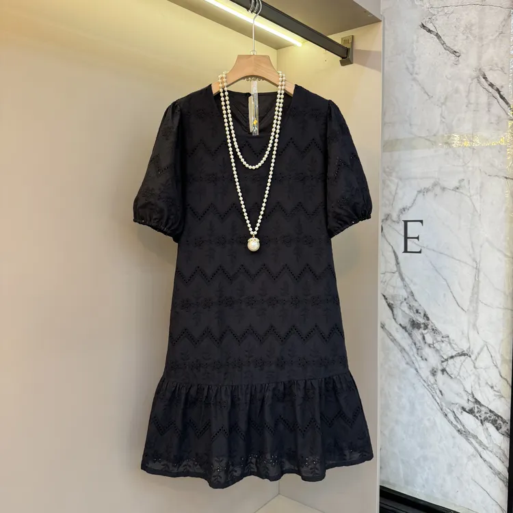 2025夏季大码胖妹妹温柔风气质显瘦韩系刺绣镂空设计连衣裙9131