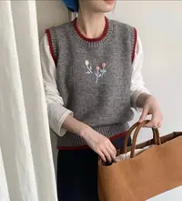 （金三顺）韩国新款代购！撞色边花朵刺绣毛衣坎肩女秋针织马甲#2033