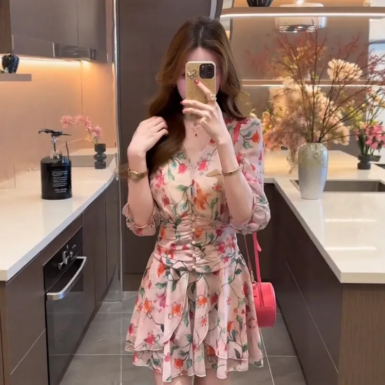 法式复古粉色碎花短袖连衣裙女夏季新款气质温柔风修身显瘦短裙子