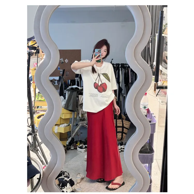 晶咕【樱桃红了】胸前大樱桃图案圆领上衣+高腰缎面感A字半身裙