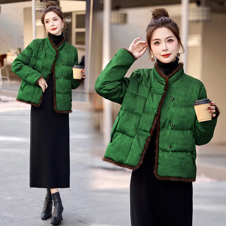 新中式风羽绒服女2025冬新款今年流行独特漂亮短款红色盘扣外套