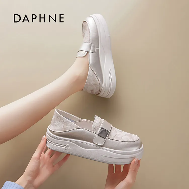 Daphne/达芙妮2025新款女鞋休闲百搭秋季外穿厚底鞋子时尚小白鞋