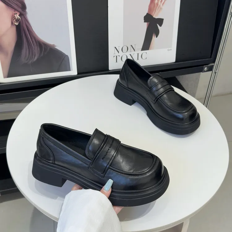 简约黑色厚底一脚蹬英伦风单鞋女2025秋季新款百搭舒适休闲乐福鞋