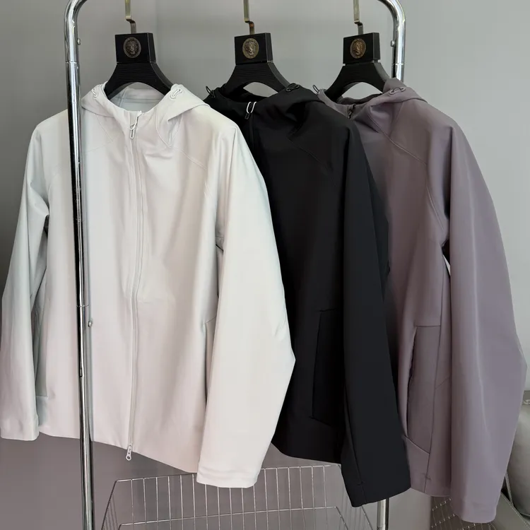 男士秋季防风防水时尚运动连帽外套户外休闲软壳氨纶透气秋冬