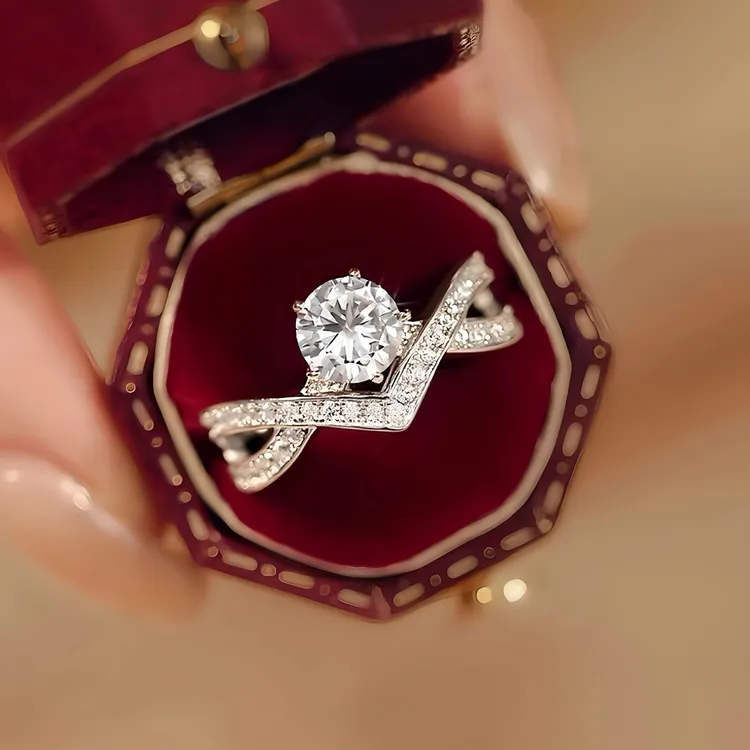 925银莫桑石戒指 冠型莫桑钻小众纯银不掉色银戒指求婚婚戒送女友