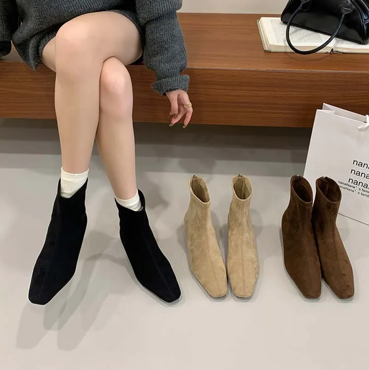 棕色短靴女内增高后拉链方头百搭2025新款秋冬季韩版绒面瘦瘦靴