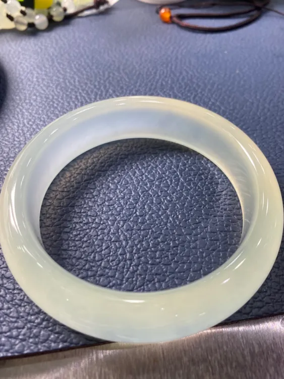 岫玉高冰手镯女士时尚女款白手镯精美