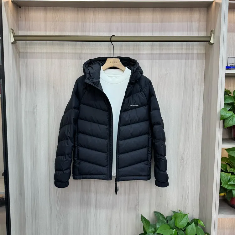 男士冬季高品质轻奢排骨架白鸭绒连帽超轻羽绒服（9511）