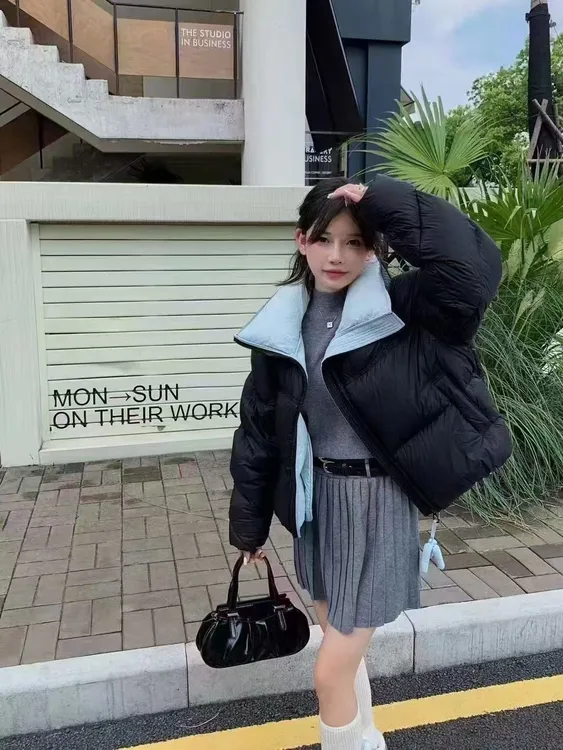 糖果甜心90大朵鹅羽绒服女2025冬新款拼色短款立领泡芙保暖面包服