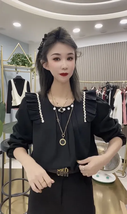 2025年新款时尚洋气百搭重工钉珠菲菲肩上衣减龄洋气褶皱显瘦小衫