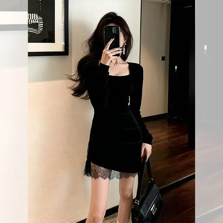 黑色内搭蕾丝拼接紧身包臀短裙女装秋冬季气质高贵档次针织连衣裙
