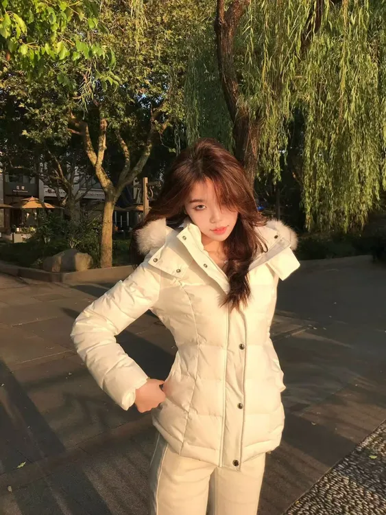 *尹千金*【冰岛outfit】韩系收腰显瘦修身保暖连帽羽绒服M257559