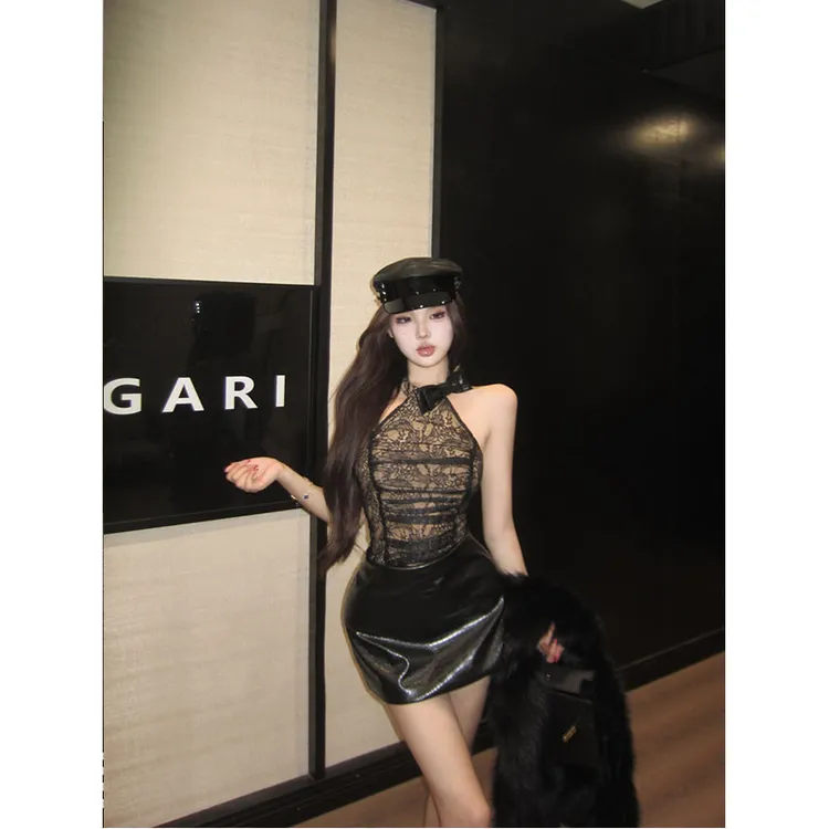 挂脖连衣裙女2025秋季新款性感辣妹蕾丝拼接皮裙修身显瘦包臀短裙