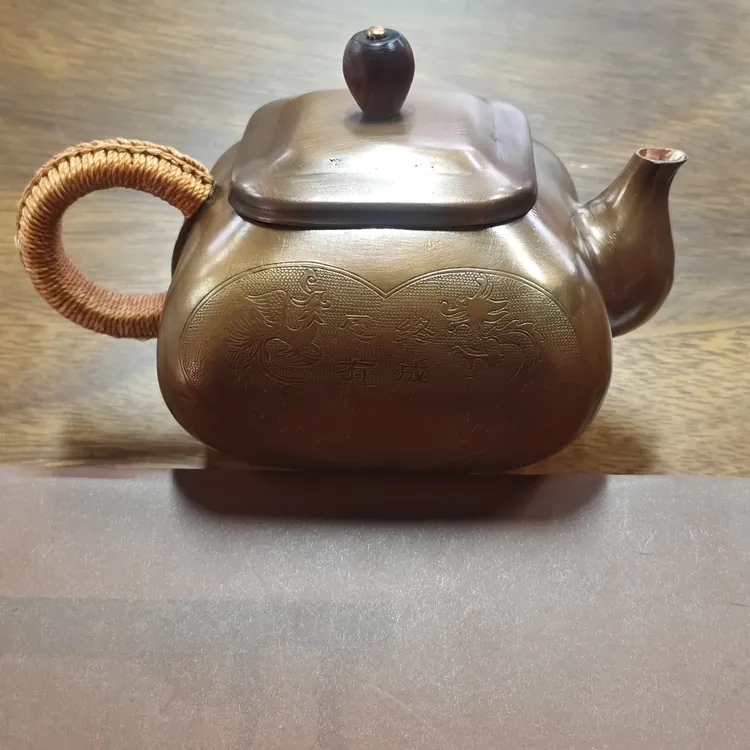 新郎新娘将一份手作的诚意，化作对伴郎团伴娘团最珍贵的礼物
