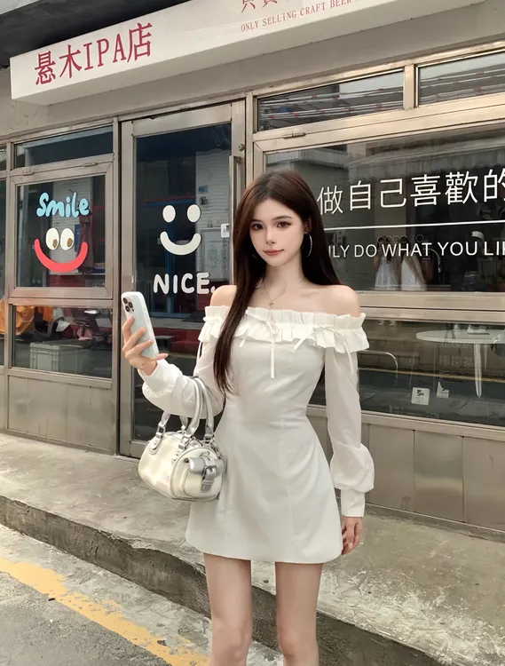 爱丽丝告白 早秋新款纯欲风拼接千金清冷设计感白色一字肩连衣裙
