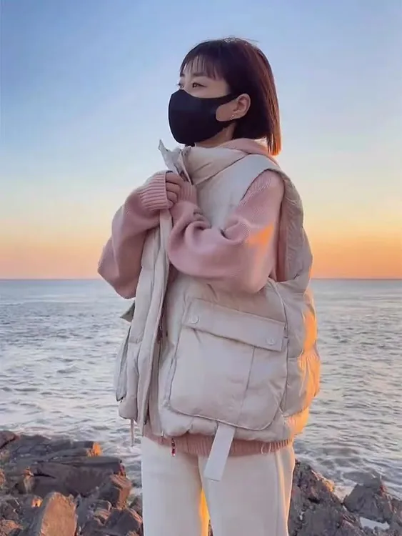 韩版大口袋马甲女2025年秋款新款白鸭绒宽松背心马夹坎肩外套