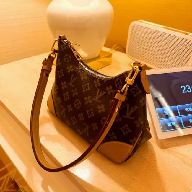 香港正品精选轻奢2026新款轻奢老花腋下单肩斜挎女包链条牛角包包