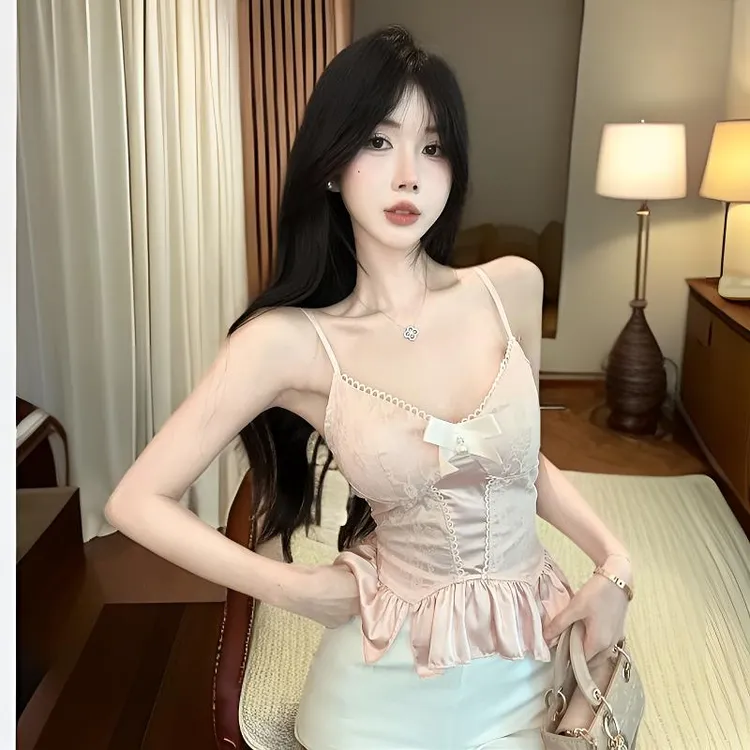 衣服女装2025新款甜美风缎面蕾丝拼接荷叶边修身型吊带内打底背心