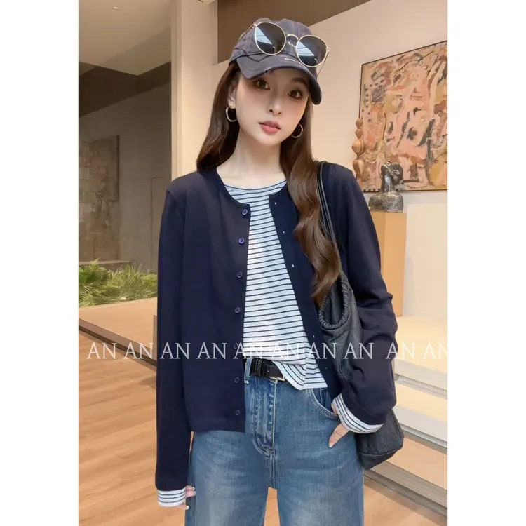 C08305洋气时尚温柔风宽松圆领简约拼接条纹假两件针织衫