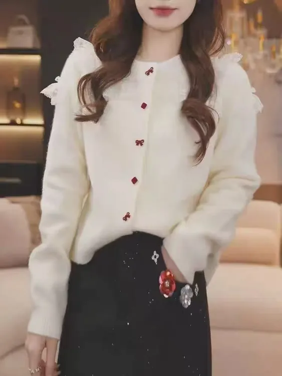 秋冬新款时尚气质圆领拼接蕾丝长袖针织衫女休闲百搭韩版上衣767