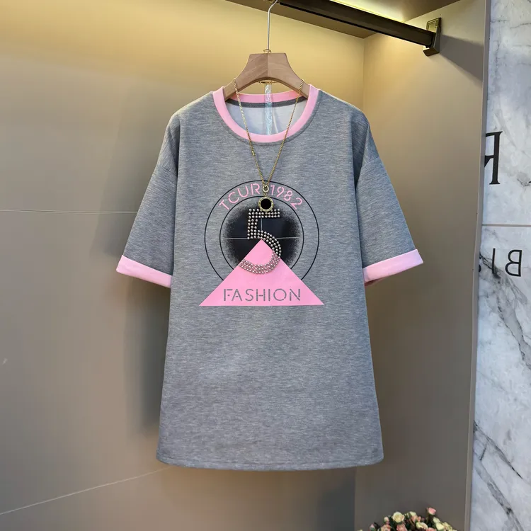 新款圆领休闲拼色字母钉珠设计感大码女装2025宽松显瘦遮肉T恤