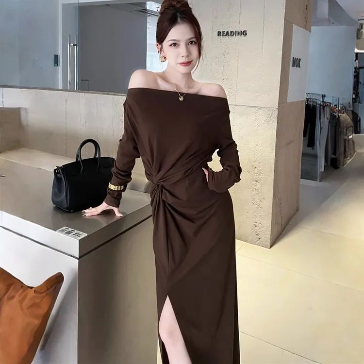 御姐风纯欲性感露肩长袖连衣裙女秋季新款设计感开叉收腰显瘦长裙