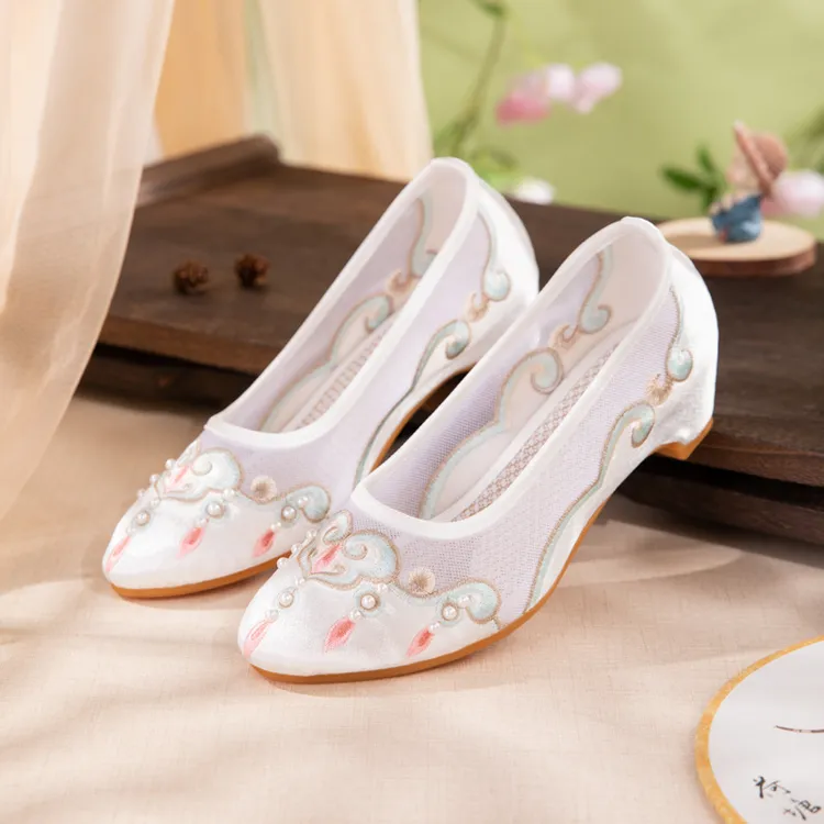 老北京布鞋女夏季粗跟网纱透气妈妈鞋复古尖头旗袍鞋民族风绣花鞋