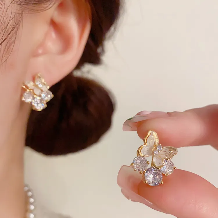 铜合金耳饰 四季新款精致时尚百搭超闪镶钻蝴蝶耳钉银针气质.耳环