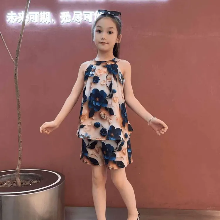 女童洋气夏装套装2025新款雪纺花朵挂脖吊带背心冰丝短裤两件套潮