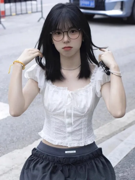 白色镂空花边短袖衬衫女夏季2025新款高级感短款辣妹泡泡袖小上衣
