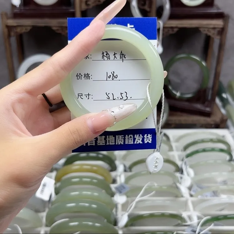 天然和田玉手镯女款