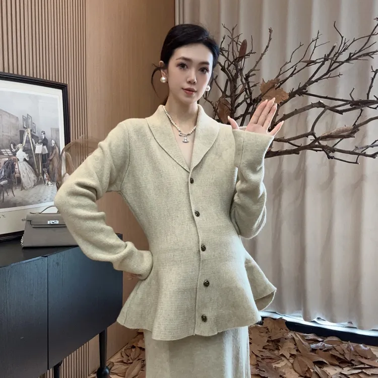 Zoey孕妇装［奥拉小姐］秋冬新款法式复古上衣搭配半裙套装