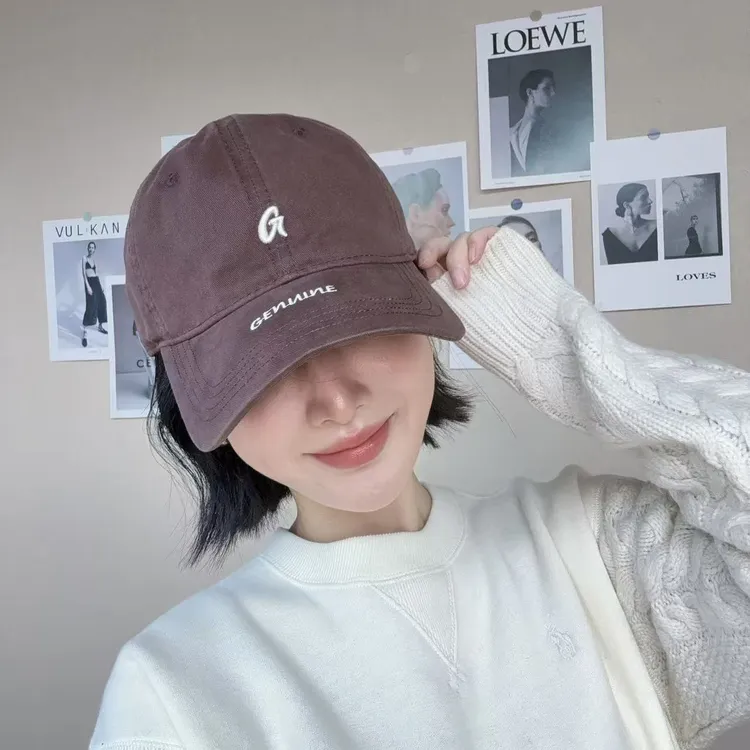 美式字母棒球帽女2025年秋冬新款软顶韩版酒红色帽子鸭舌帽男加深